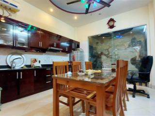 Cho thuê nhà 214 nguyễn xiển.phân lô bàn cờ.ô tô tránh.vỉa hè.50m2. 5 tầng.6 pn. giá 20tr