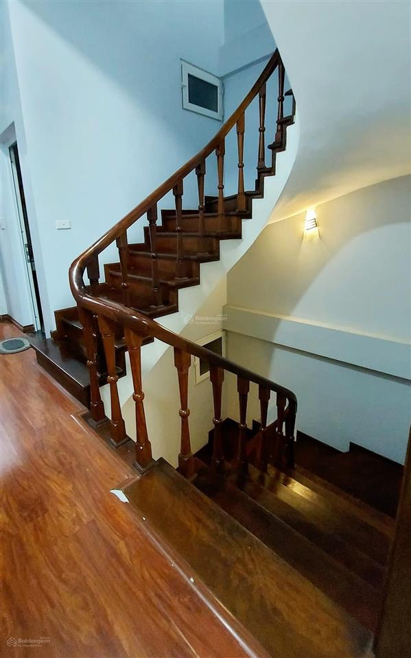 Cho thuê nhà 214 nguyễn xiển.phân lô bàn cờ.ô tô tránh.vỉa hè.50m2. 5 tầng.6 pn. giá 20tr