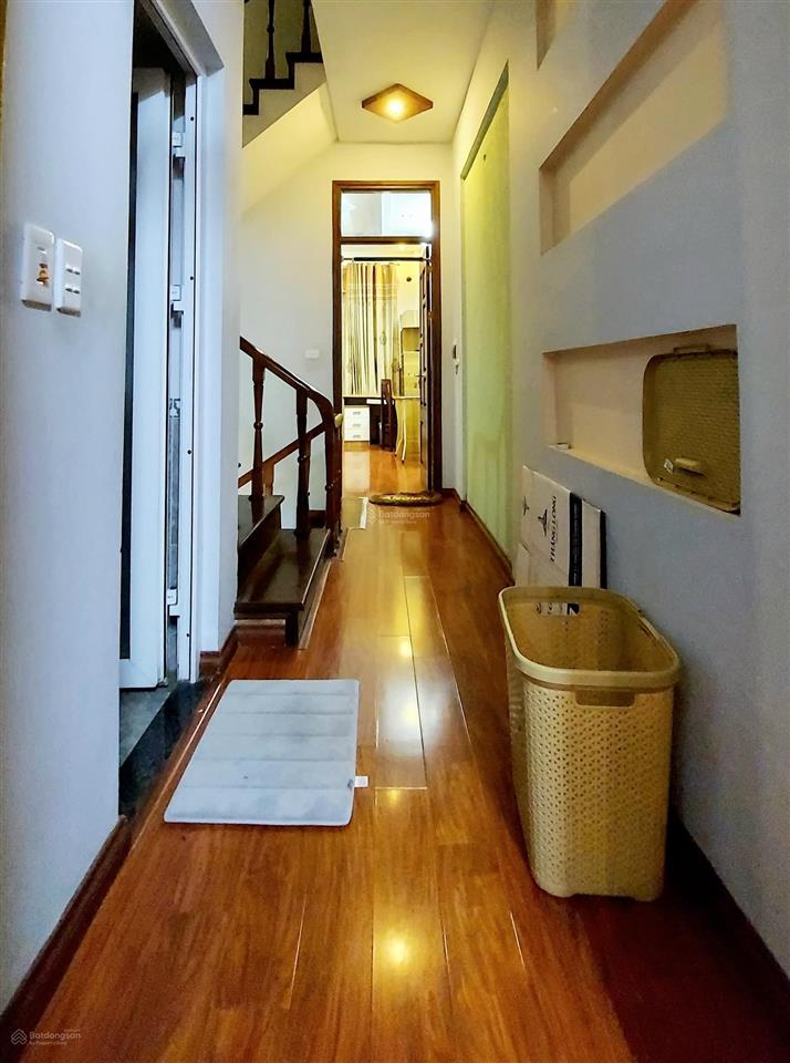Cho thuê nhà 214 nguyễn xiển.phân lô bàn cờ.ô tô tránh.vỉa hè.50m2. 5 tầng.6 pn. giá 20tr