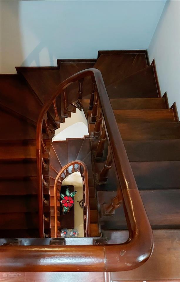 Cho thuê nhà 214 nguyễn xiển.phân lô bàn cờ.ô tô tránh.vỉa hè.50m2. 5 tầng.6 pn. giá 20tr