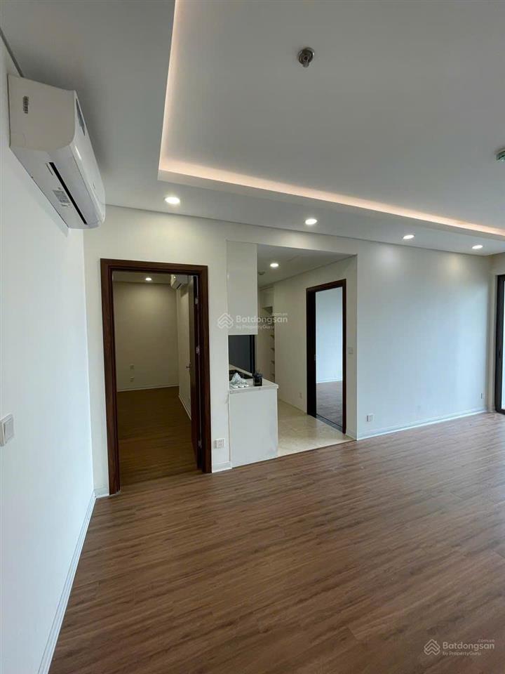 Cảnh báo góc "tố cáo" siêu phẩm dễ gây mất ngủ tại con đường huyết mạch của long biên