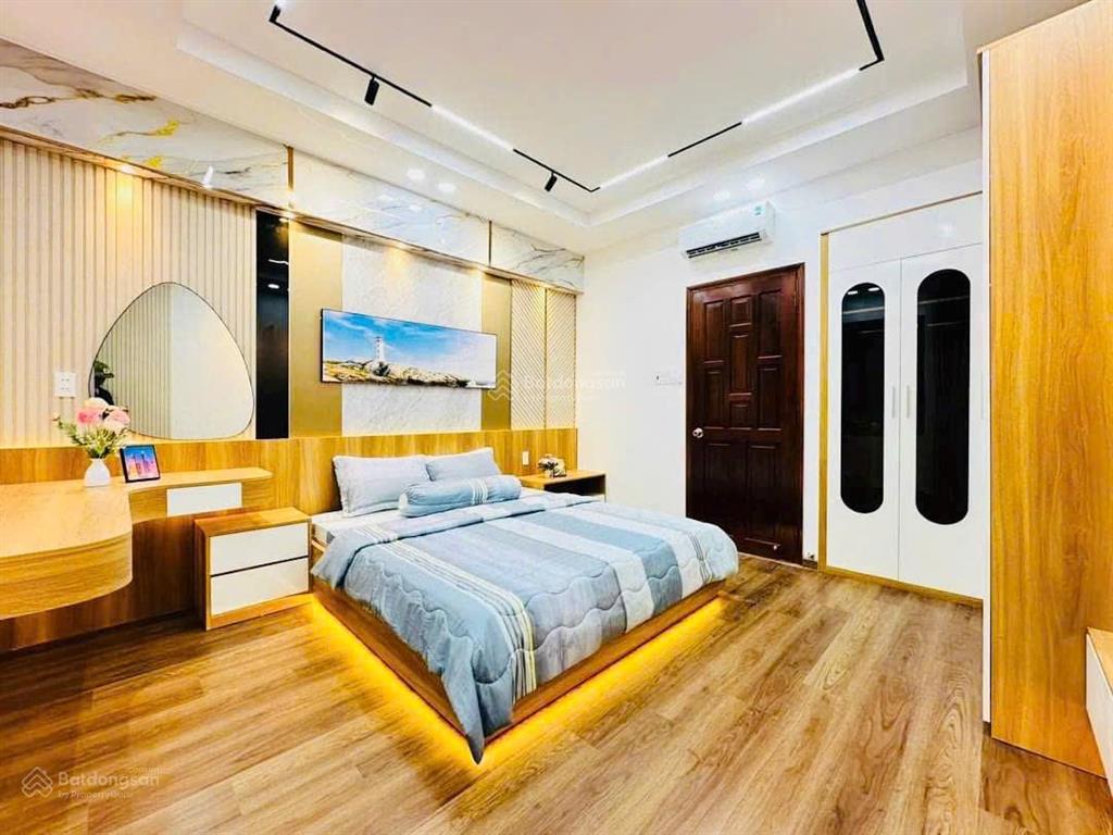 Bán nhà sát mặt tiền đường ngay ngã 4 trần bình trọngan dương vương quận 5, dt 4x17m, giá 12.7 tỷ