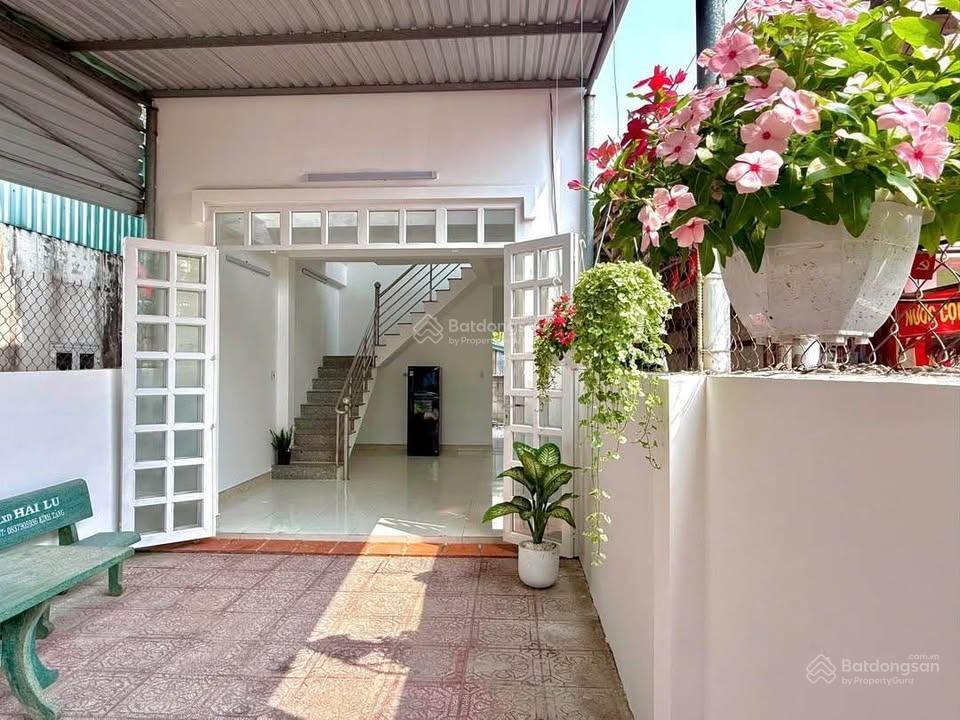 Chỉ 1.3 tỷ có nhà đường suối lội, tân thông hội, đường nhựa oto, shr, dân dân đông.