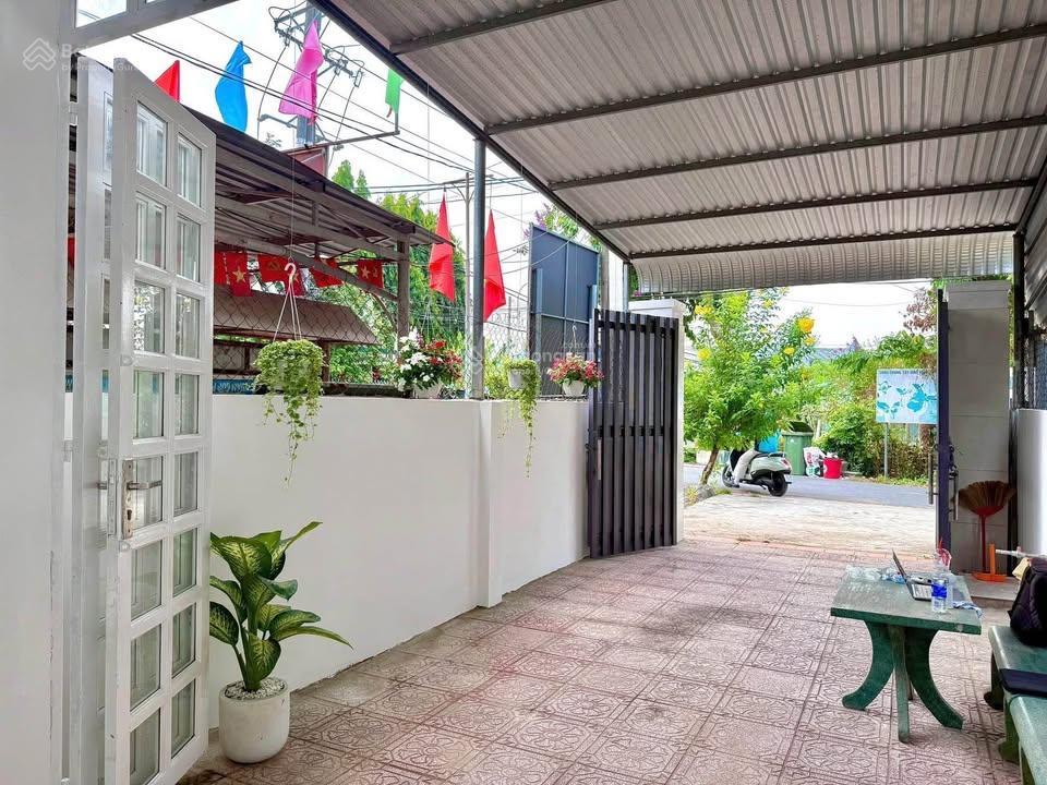 Chỉ 1.3 tỷ có nhà đường suối lội, tân thông hội, đường nhựa oto, shr, dân dân đông.