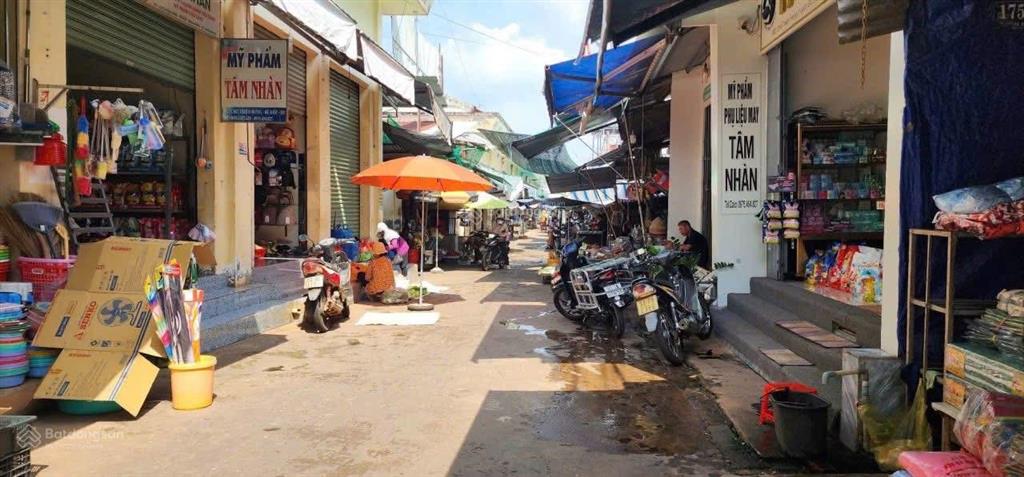 Nhà mặt tiền chợ giá mềm, ưu tiên giá đẹp cho ae thiện chí, đẹp mê ly