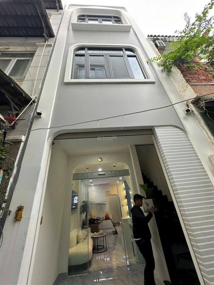 Nhà đẹp 3 tầng được kỹ sư thiết kế riêng  nội thất giá trị  trung tâm tân phú  hẻm thông