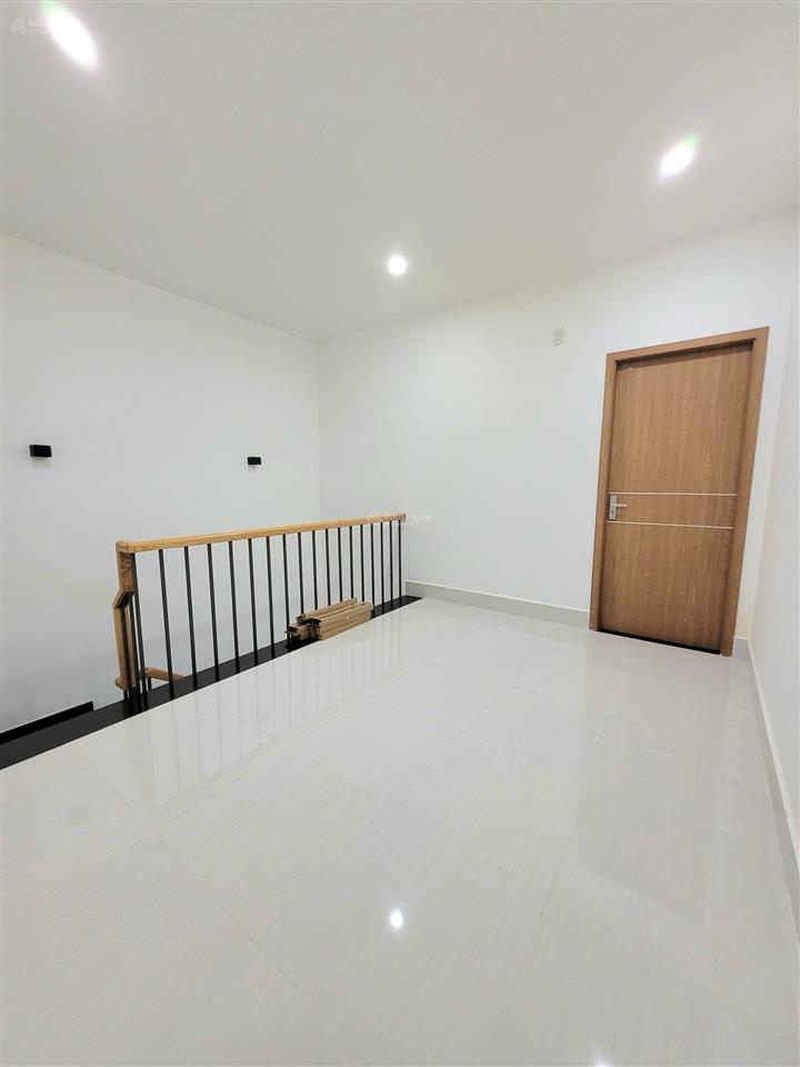 Cho thuê nhà mới chính chủ kđt tây bắc, 1 trệt 1 lầu, phòng khách, bếp, 3 phòng ngủ, 3 toilet