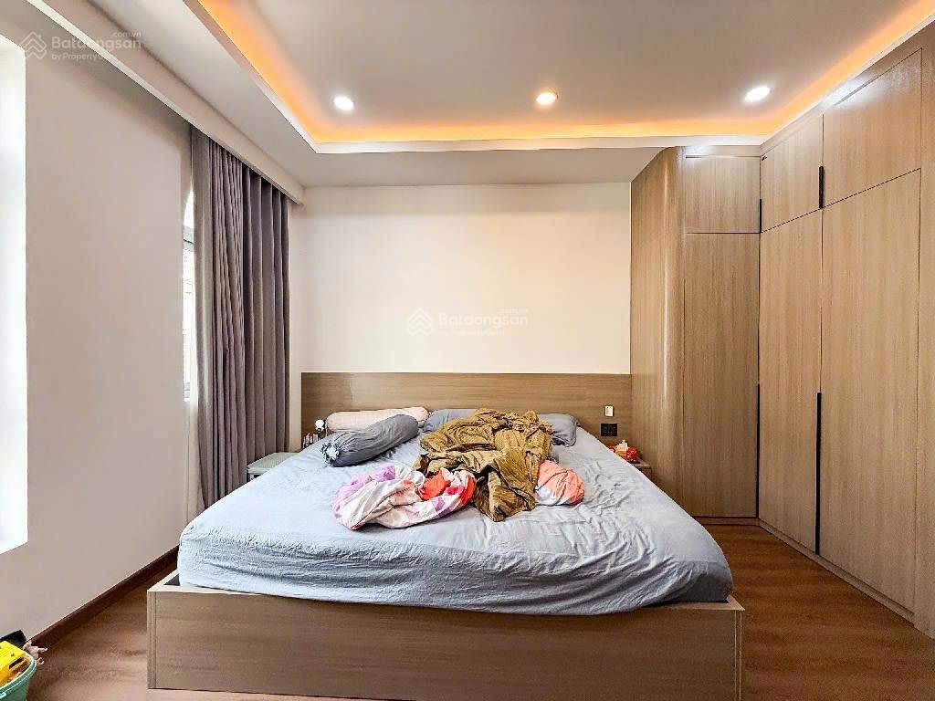 Chỉ 8 t.ỷ là có nhà hxh có thang máy , xe hơi ngủ trongngang 4m 3 tầngtrung tâm bình thạnh