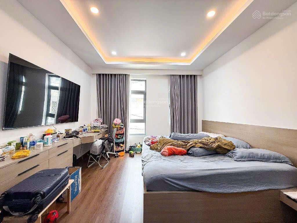 Chỉ 8 t.ỷ là có nhà hxh có thang máy , xe hơi ngủ trongngang 4m 3 tầngtrung tâm bình thạnh
