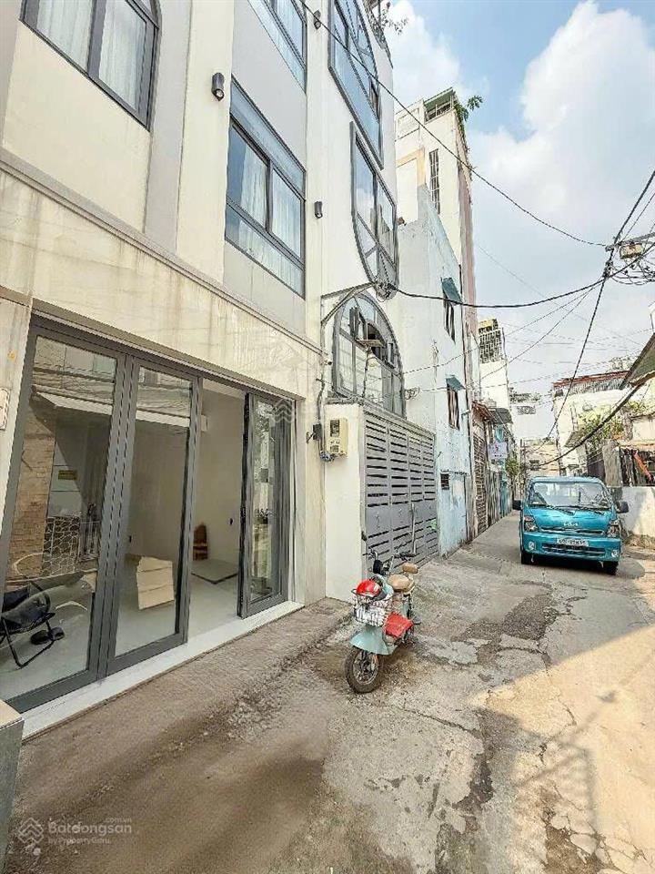 Chỉ 8 t.ỷ là có nhà hxh có thang máy , xe hơi ngủ trongngang 4m 3 tầngtrung tâm bình thạnh