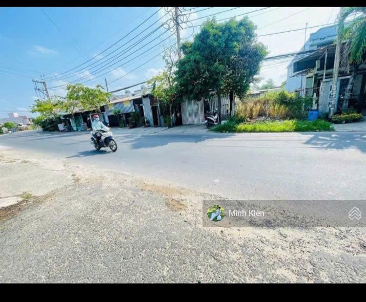 Bán gấp lô đất để đáo hạn ngân hàng ở đ cây datân phú trung , giá 1 tỷ 220tr , sổ riêng , dt 131m2