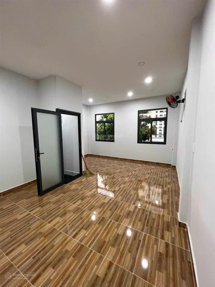 Nhà ngay mã lò, lê văn quới đi vào 3p, ngang 5m, vừa nhỉnh 4t