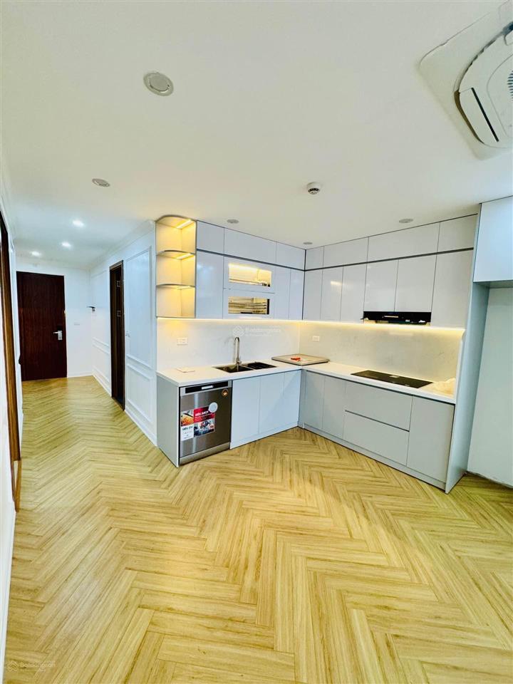 Bán căn hộ tòa golden west lê văn lương, 96m2, 7.3 tỷ, 3 pn, 2wc, sổ đỏ cc, full nội thất mới đẹp.