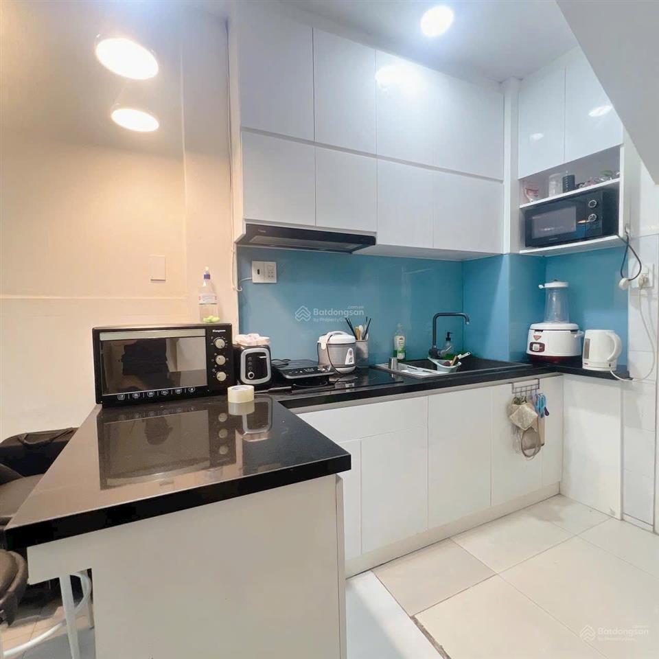 Bán gấp nhà đẹp hẻm ô tô cmt8, 4x10, giá 6.5 tỷ.