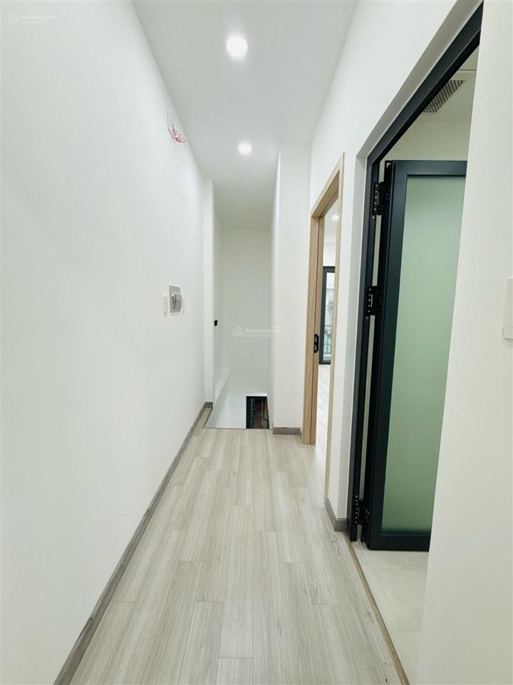 Bán gấp nhà đẹp hẻm 4m cách 10m ra hẻm ô tô đường 3 tháng 2,giá 6.5 tỷ.