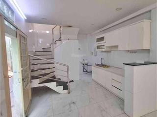Xe tải ngủ trước nhà, cần bán gấp nhà 3 tầng btct xây kiên cố đường cmt8 trung tâm q3