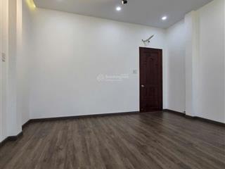 Bán gấp nhà đẹp lung linh hẻm ô tô cmt8, 4x10, giá 6.5 tỷ.
