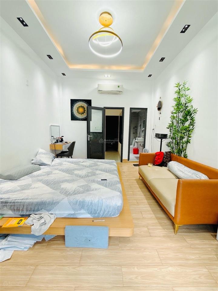 Rộng là được 4m4 x 12m mà mặt tiền nguyễn ngọc lộc trung tâm q10 chỉ 5tỷ xx