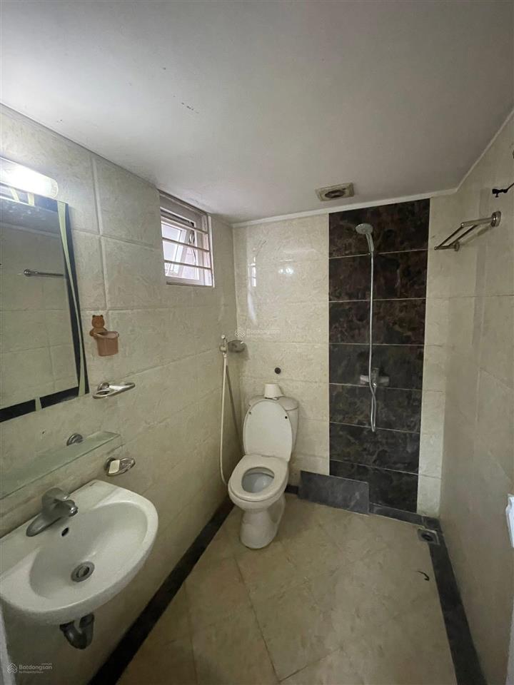 ** bán nhà lô góc trương định  hbt ,dt 30m, 5 tầng , mt 4.6m , 15m ra phố , chủ thiện chí bán