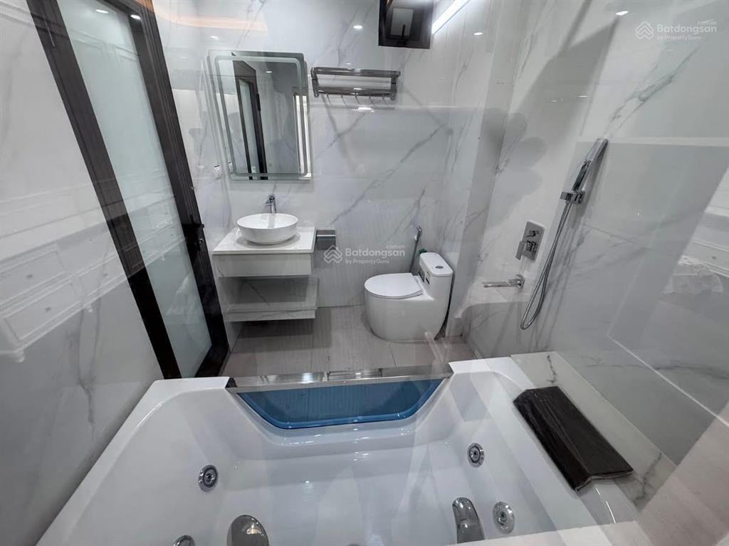 ** nhà đẹp thọ lão  hbt **
dt 42m,7 tầng thang máy ,mt 3.8m,nhà đẹp long lanh, nội thất nhập khẩu