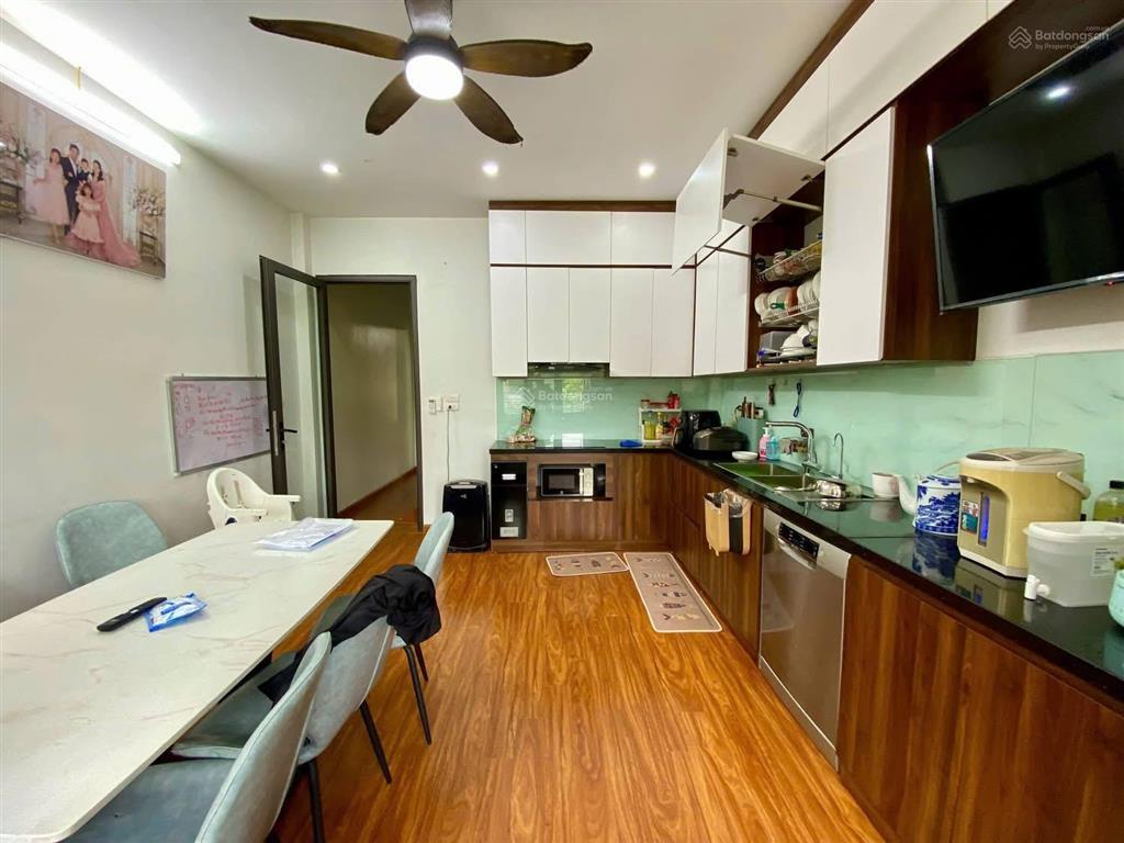 Bán nhà phố dương văn bé
dt 45/50,6 tầng, mt 4m, khu phân lô, oto đỗ cửa, kinh doanh đỉnh cao