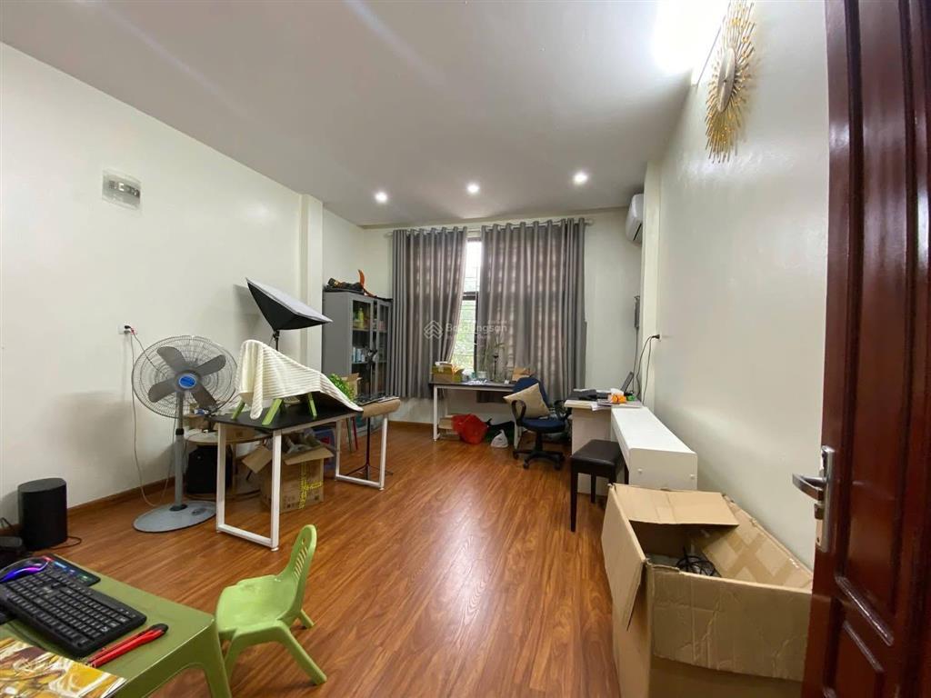 Bán nhà phố dương văn bé
dt 45/50,6 tầng, mt 4m, khu phân lô, oto đỗ cửa, kinh doanh đỉnh cao