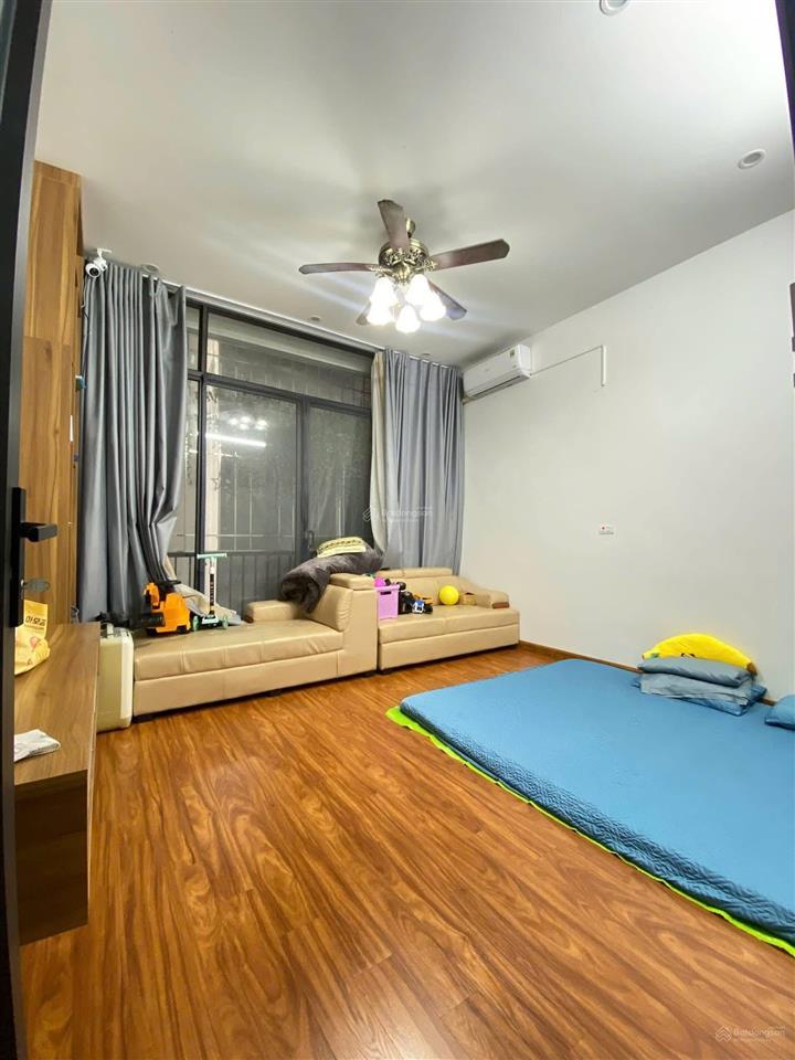 Bán nhà phố dương văn bé
dt 45/50,6 tầng, mt 4m, khu phân lô, oto đỗ cửa, kinh doanh đỉnh cao