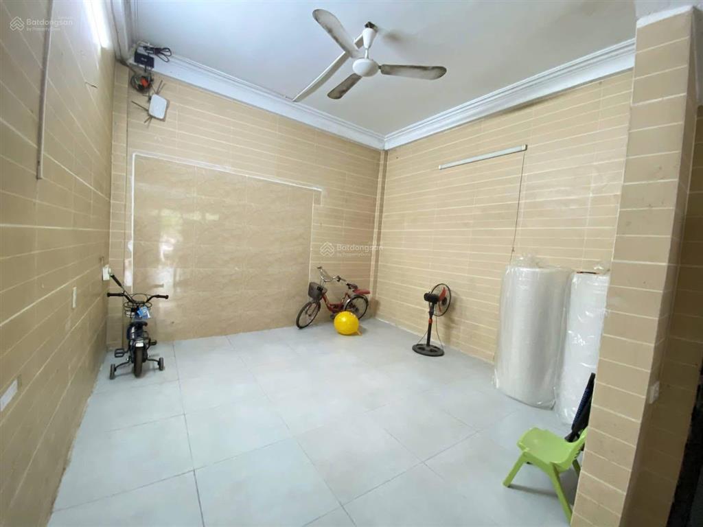 Bán nhà phố dương văn bé
dt 45/50,6 tầng, mt 4m, khu phân lô, oto đỗ cửa, kinh doanh đỉnh cao