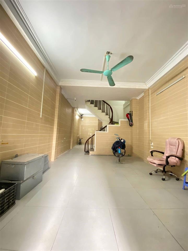 Bán nhà phố dương văn bé
dt 45/50,6 tầng, mt 4m, khu phân lô, oto đỗ cửa, kinh doanh đỉnh cao