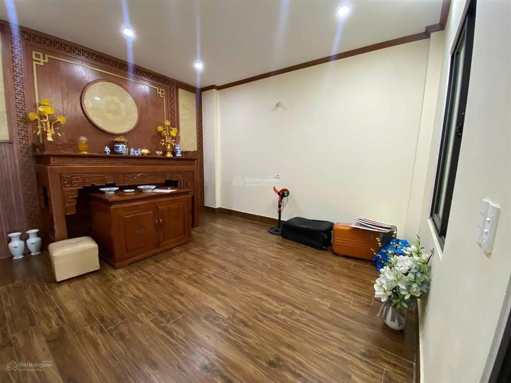 Bán nhà phố dương văn bé
dt 45/50,6 tầng, mt 4m, khu phân lô, oto đỗ cửa, kinh doanh đỉnh cao