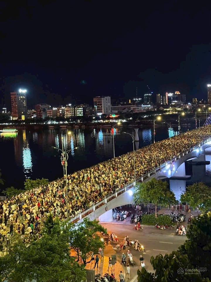 Căn góc tầng cao, view pháo hoa, dt lớn tại slight tower