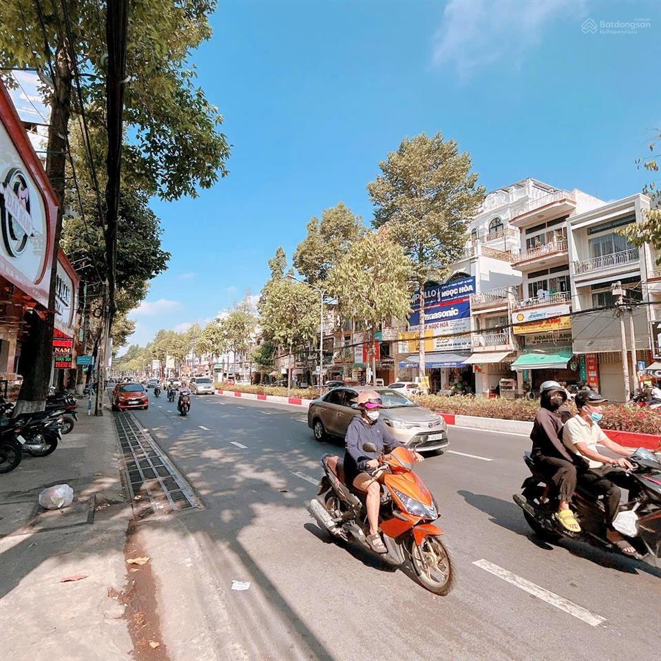 Bán nhà góc 2 mặt tiền đường nguyễn ái quốc đối diện chợ tân phong,phường tam hiệp .