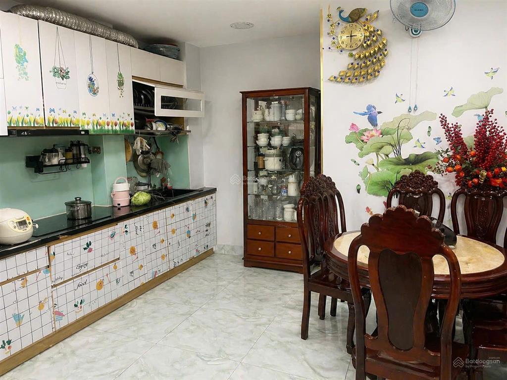 Mt huỳnh văn chính tân phú  ngang 5m  đối diện chung cư, gần chợ, gần trường  sổ riêng