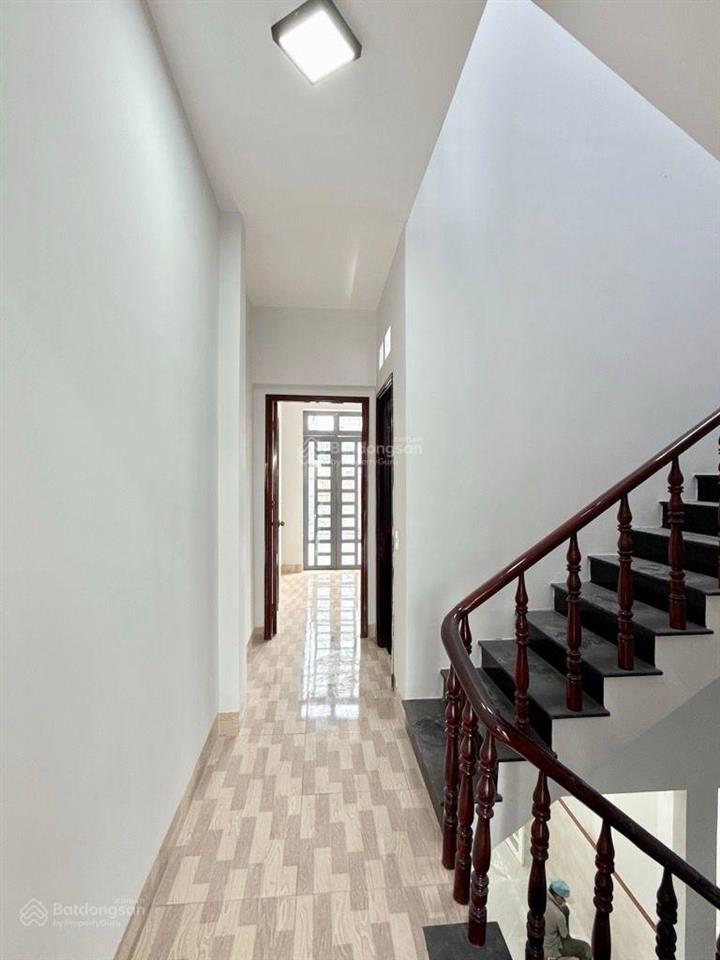 Nhà 3 tầng  ngay công viên hồ trái tim  dt 64m  2 mt  kdc vĩnh lộc  giá 6 tỷ ô tô đỗ cửa.