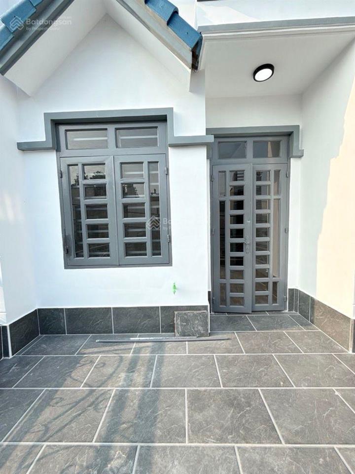 Nhà 3 tầng  ngay công viên hồ trái tim  dt 64m  2 mt  kdc vĩnh lộc  giá 6 tỷ ô tô đỗ cửa.