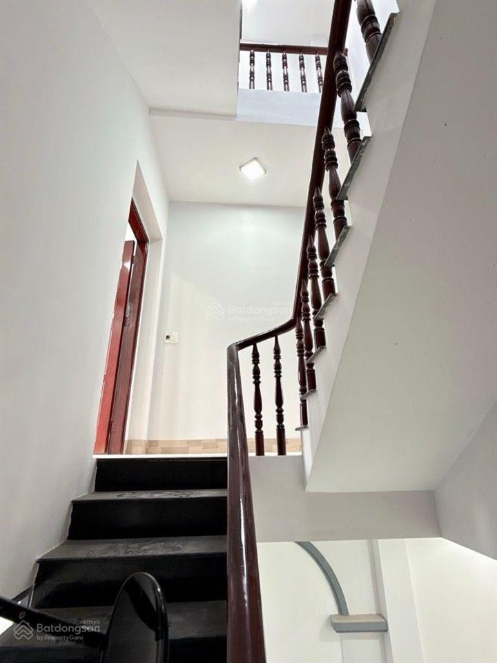 Nhà 3 tầng  ngay công viên hồ trái tim  dt 64m  2 mt  kdc vĩnh lộc  giá 6 tỷ ô tô đỗ cửa.
