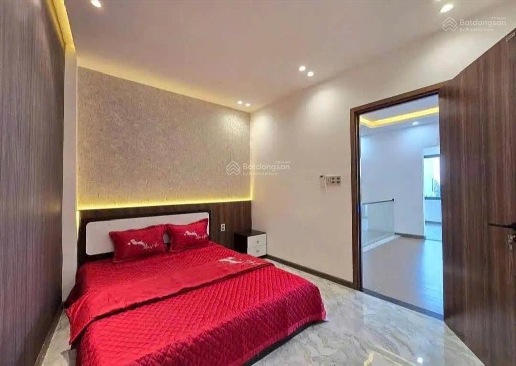 Bán gấp nhà giá chỉ 4 tỷ 7 đường tạ quang bửu, q10  44m2 (2pn, 3wc)
