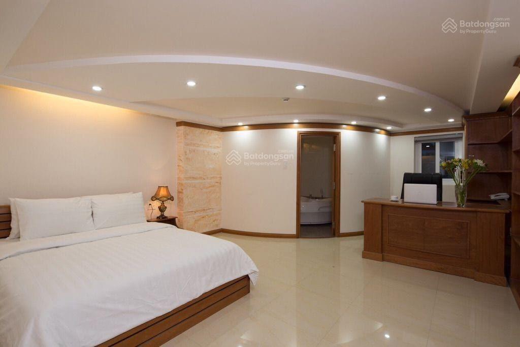 Khách sạn 6 tầng, ngay bãi tắm mỹ khê.  5 tầng 1 lửng  14 phòng, cho bên thứ 3 thuê 60 tr
