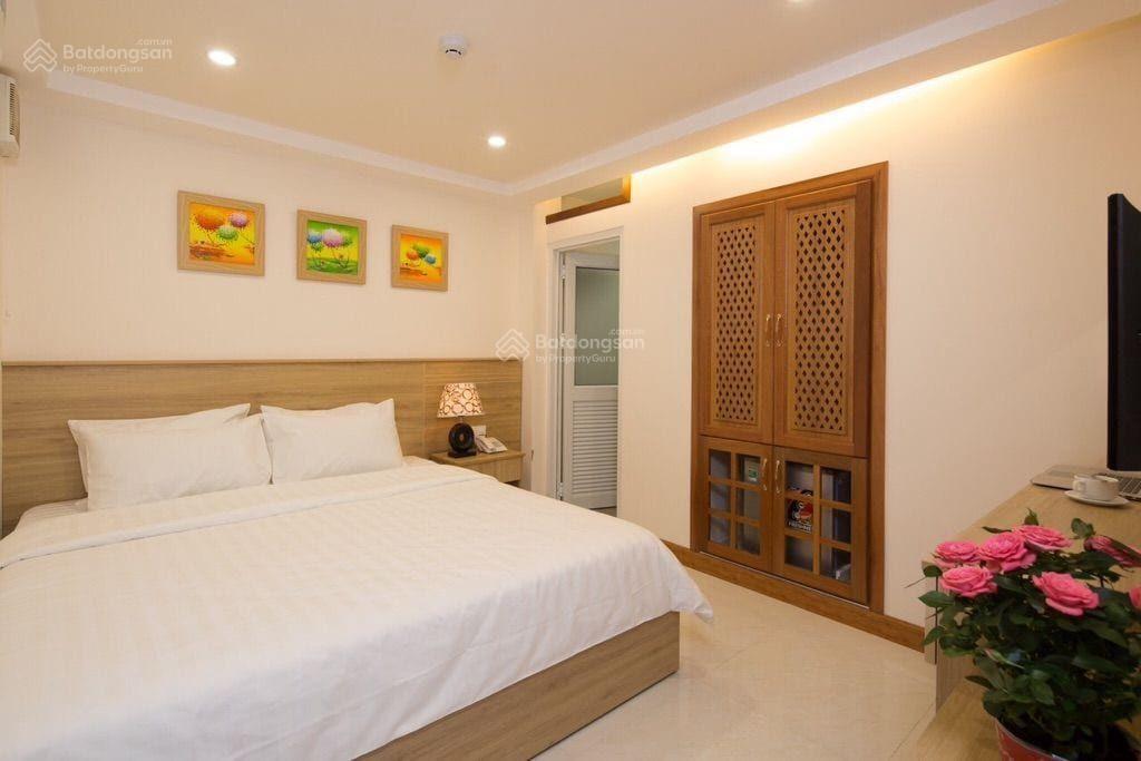 Khách sạn 6 tầng, ngay bãi tắm mỹ khê.  5 tầng 1 lửng  14 phòng, cho bên thứ 3 thuê 60 tr