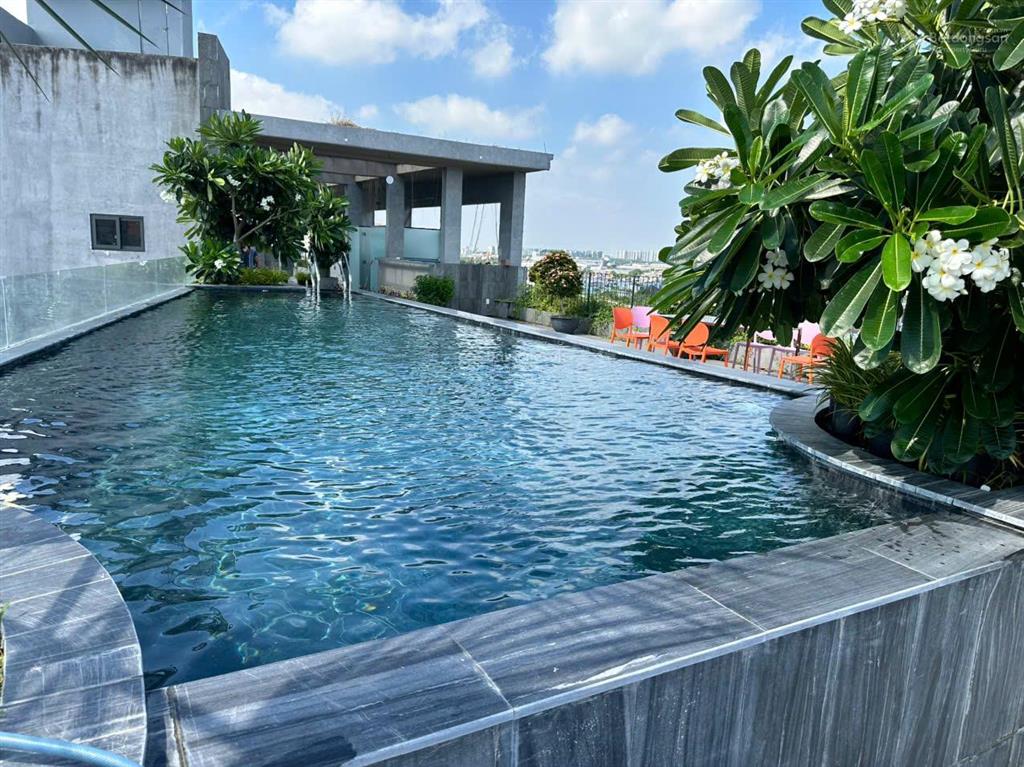 Chính chủ cho thuê tòa nhà mặt phố 102 phòng tại phan văn hớn (giá thương lượng)