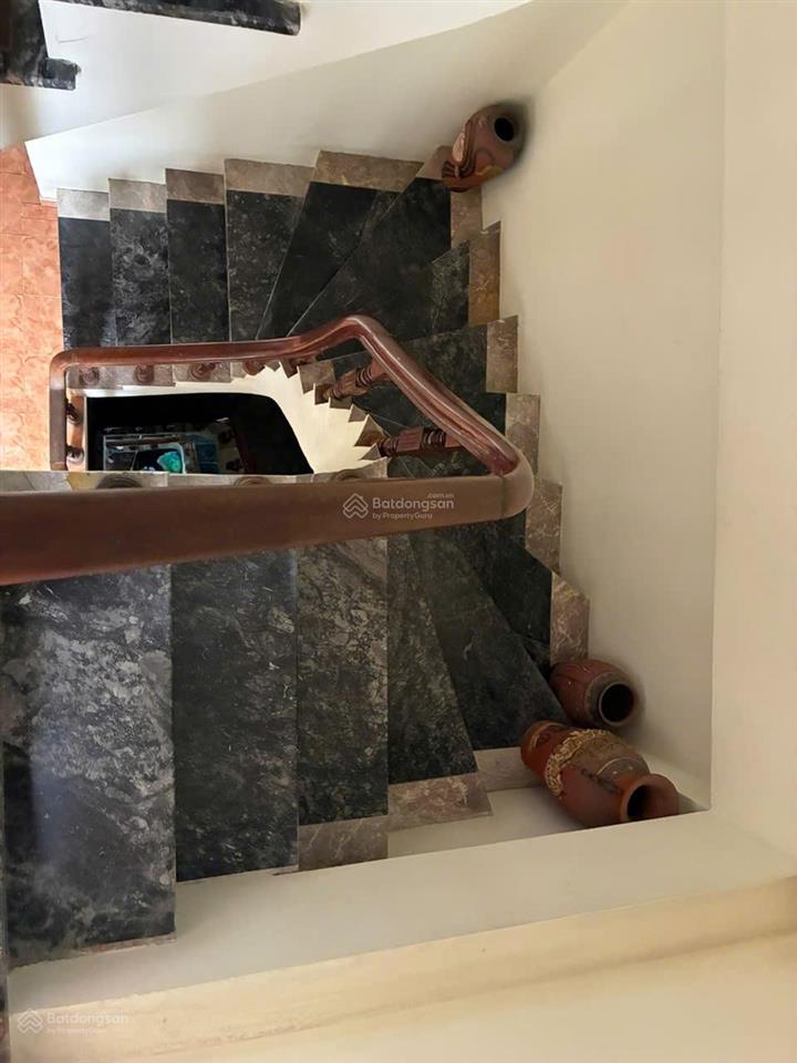 Bán nhà riêng 34.3m2, nhà xây 5 tầng kiên cố, mỗi tầng 1 phòng ngủ, 1 nhà vệ sinh, 1 phòng thờ