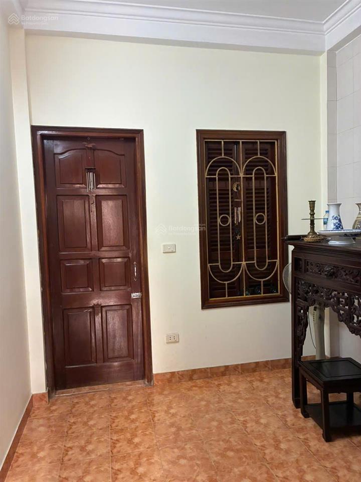 Bán nhà riêng 34.3m2, nhà xây 5 tầng kiên cố, mỗi tầng 1 phòng ngủ, 1 nhà vệ sinh, 1 phòng thờ
