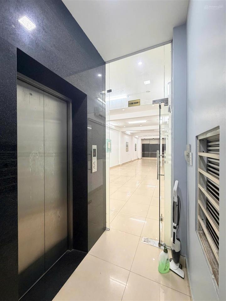 12tr cho 50m2  chính chủ gửi cho thuê mặt tiền phạm văn đồng (lầu 4 & sân thượng)