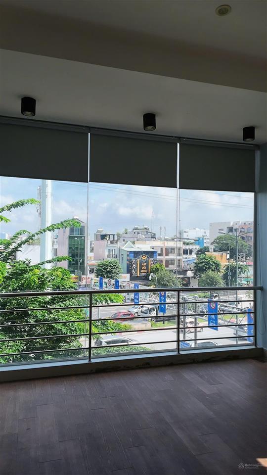 12tr cho 50m2  chính chủ gửi cho thuê mặt tiền phạm văn đồng (lầu 4 & sân thượng)