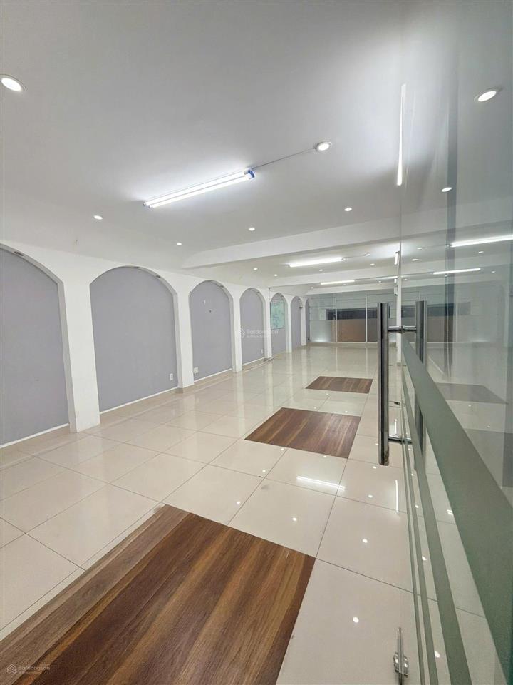 12tr cho 50m2  chính chủ gửi cho thuê mặt tiền phạm văn đồng (lầu 4 & sân thượng)