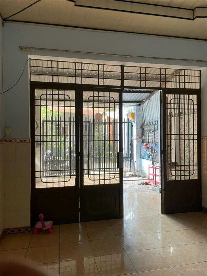 Bán nhà riêng 95m, có sân, pk, 2 pn, bếp .. cách chợ 200m cách trường cấp 1, 2, 3 bv 700m