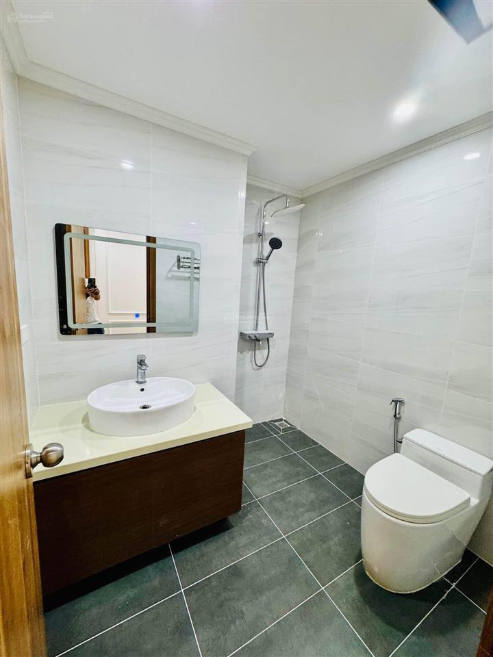 Bán căn hộ tòa gold season 47 nguyễn tuân, 80m2, 6.5 tỷ, 2pn, 2wc, sổ đỏ cc, full nội thất đẹp.
