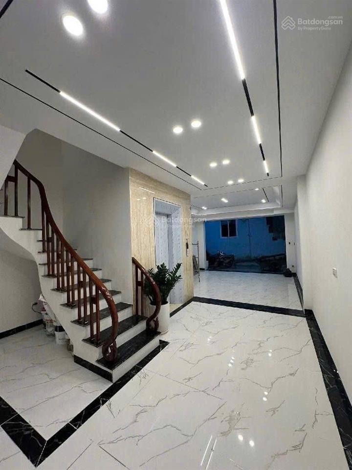 Nhà riêng ngọc lâm82m2 ô tô tránh