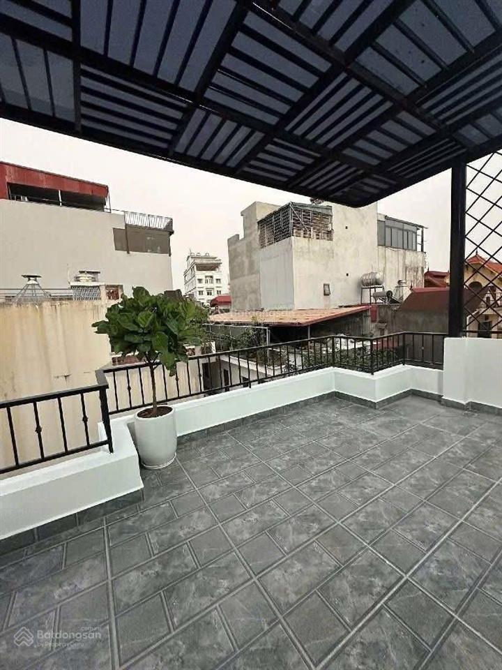 Nhà riêng ngọc lâm82m2 ô tô tránh