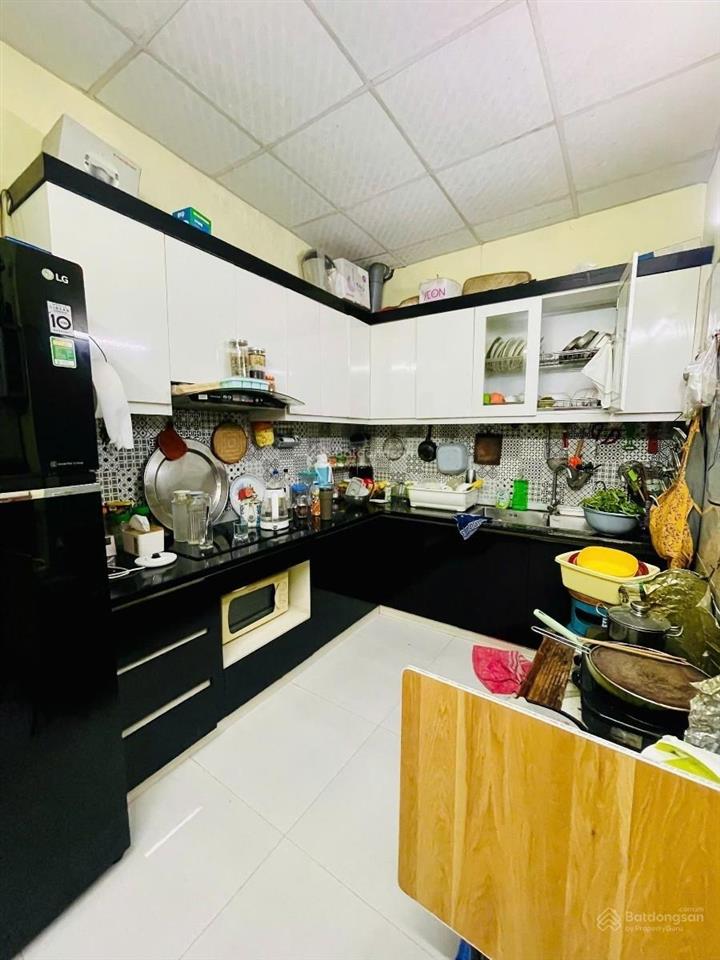 Bán nhà 2 tầng phố hoa lâm, long biên  dt 120m², mt gần 11m, ô tô vào nhà, giá 20.3 tỷ.